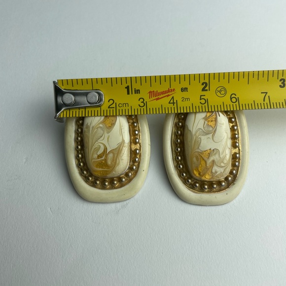 Vintage Yellow Cream Gold Lucite Clip on Earrings - Picture 4 of 5